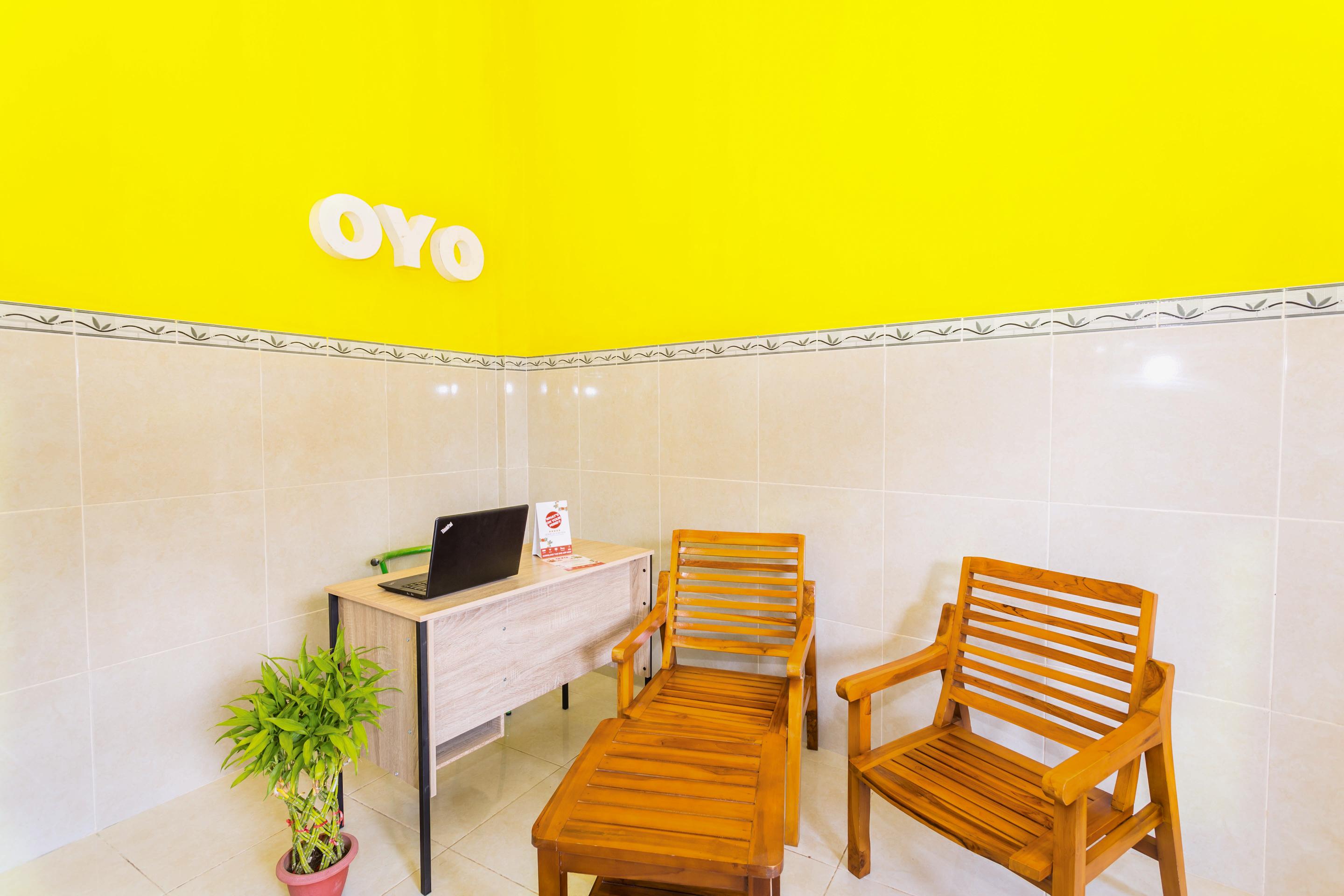 Oyo 1427 Azzahra Guest House Syariah Mataram Exterior photo